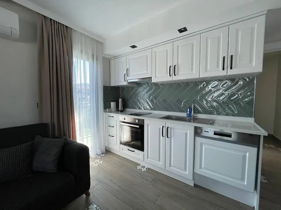 Zehra Suites Boutique Apartment#6, 300 Meters From The Sea マルマリス